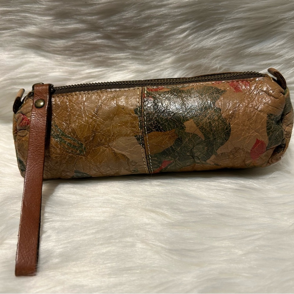 Patricia Nash Isla Oblong Italian Leather Floral Patterned Leather Wristlet - Picture 1 of 12